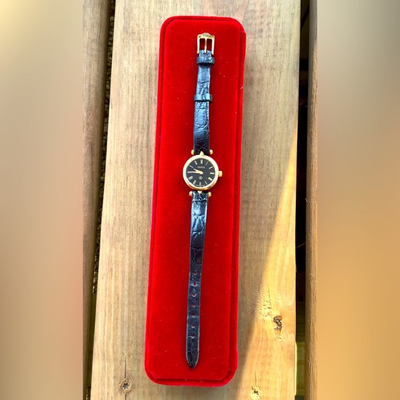 Authentic GUCCI black dial watch 🌹 - Picture 2 of 11